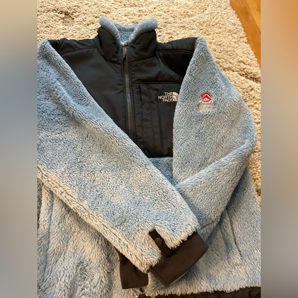North face fuzzy Denali summit series. Great condition. Size medium women’s. - Picture 5 of 5